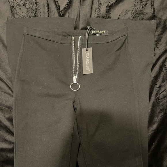 Blank NYC Pants - BlankNYC Tuxedo point zip front flare pant